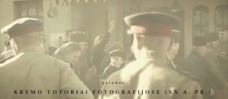 кадр из фильма - группу татар загоняют в вагон